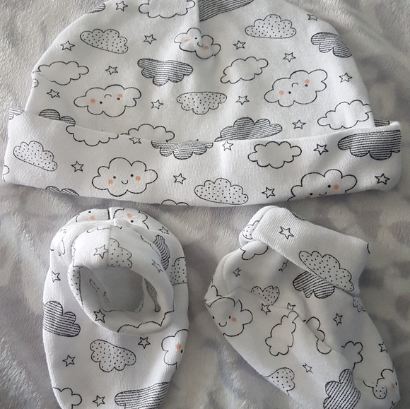 0-9m Hat and bootie set - Picture 2 of 4